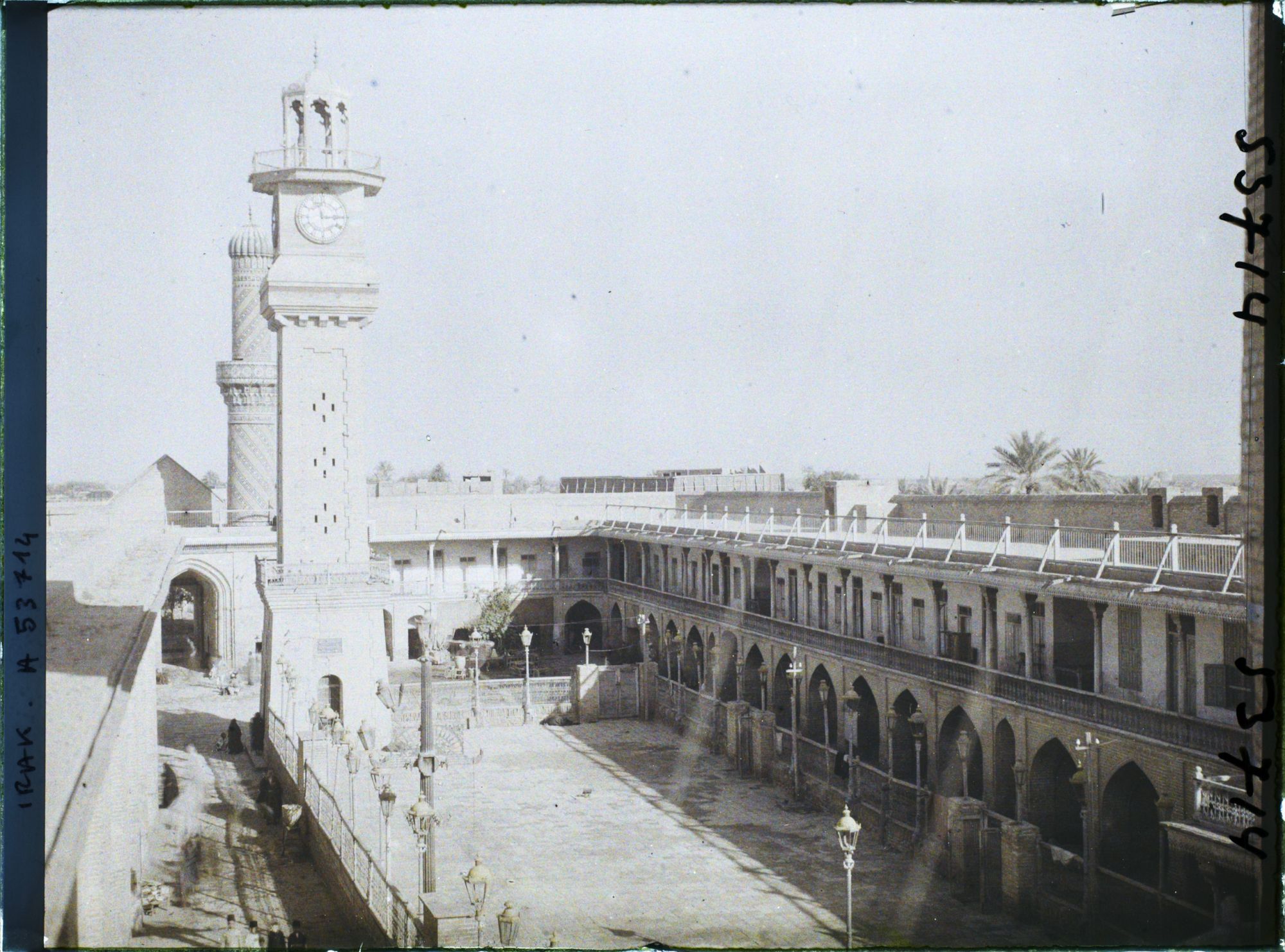 Image représentant Cour de la mosquée du Cheikh Abdel-Kader el-Gaïlani (XVIIe siècle)