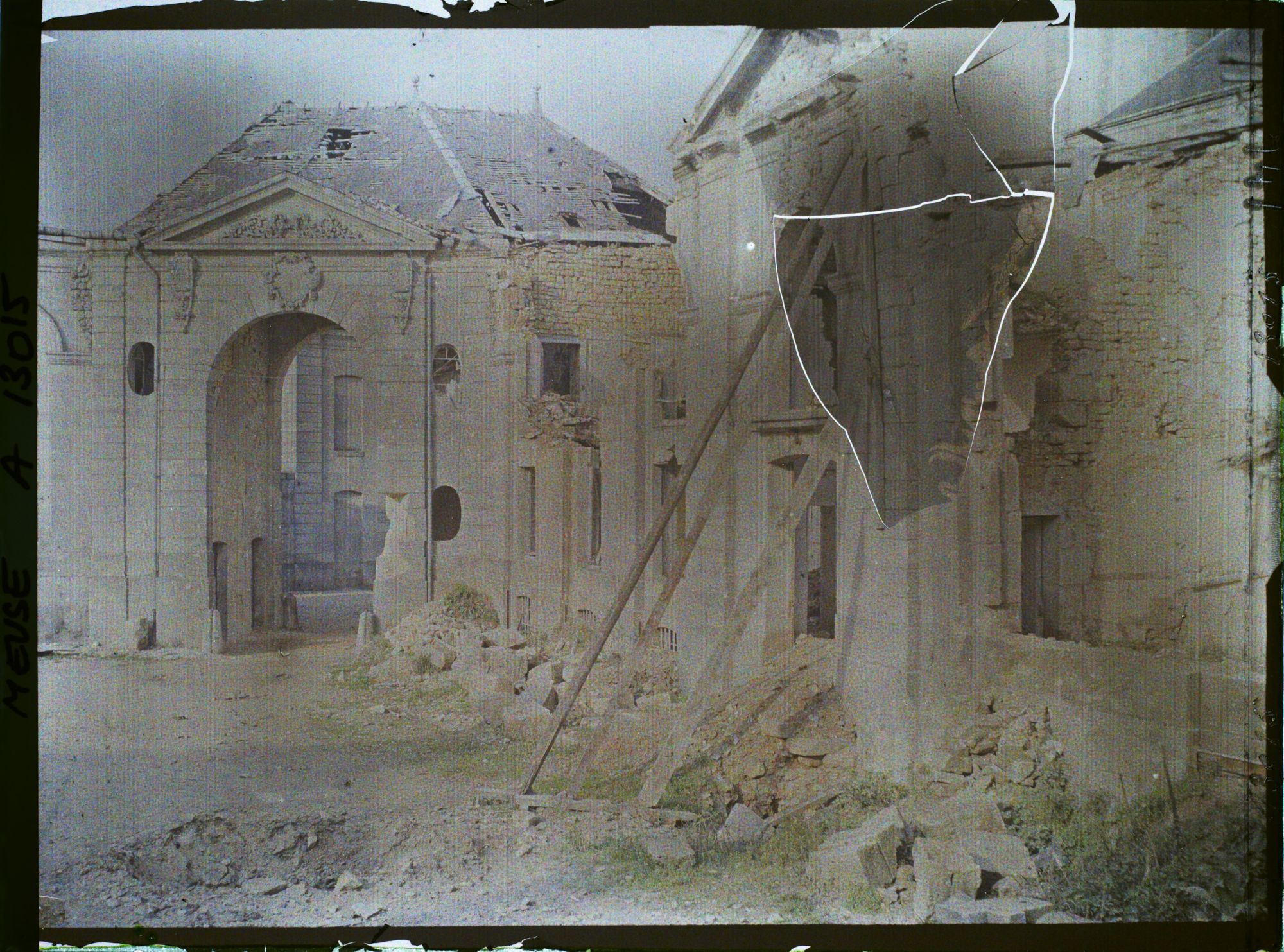 Image représentant France, Verdun, Evêché, trou d'Obus