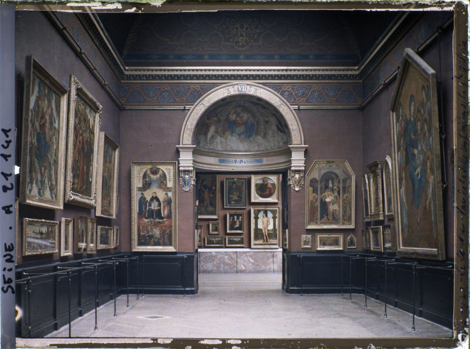 Image représentant La Salle des Sept-Mètres et la Grande Galerie (peinture italienne), Musée du Louvre