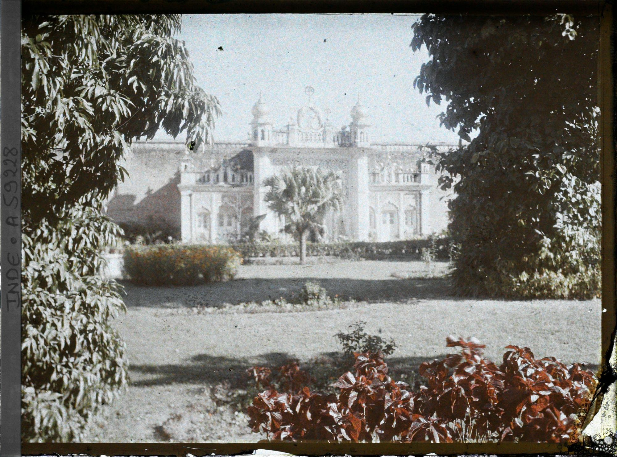 Image représentant Le nouveau palais : porte de Shiva (?)