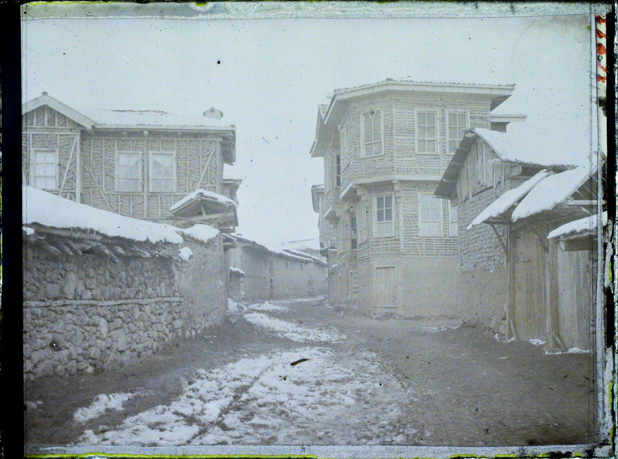 Image représentant Des maisons récentes bordant une rue