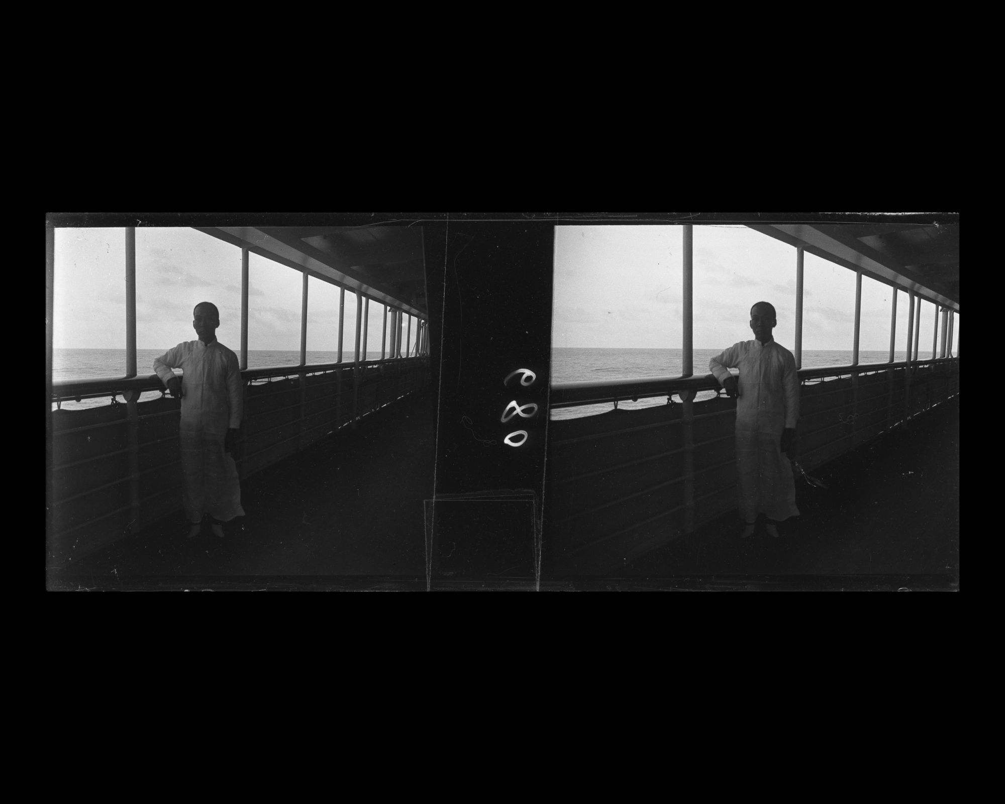 Image représentant Un membre chinois du personnel du service du dîner