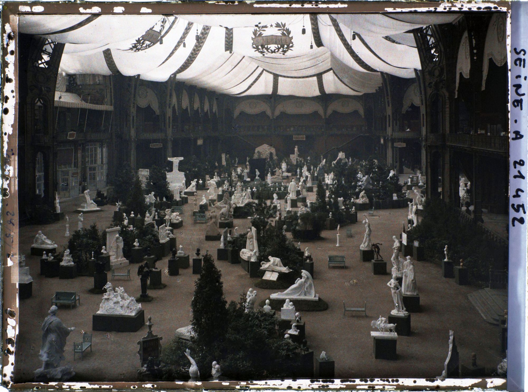 Image représentant Le Salon des artistes français au Grand Palais, la sculpture