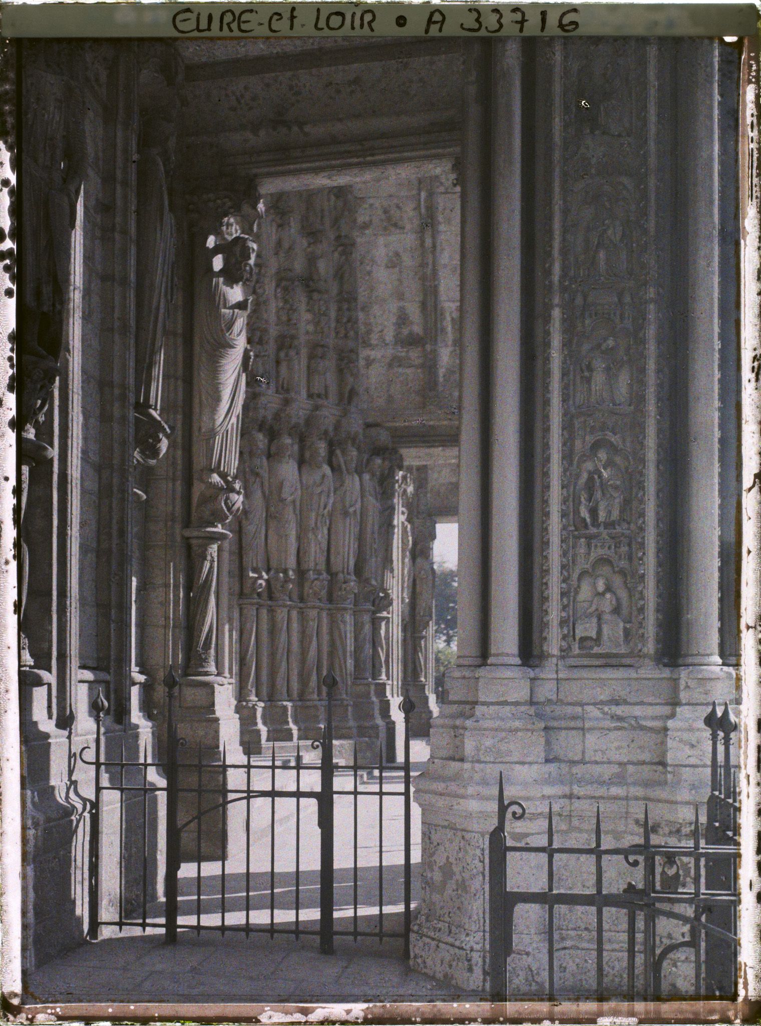Image représentant Détail du porche sud de la cathédrale Notre-Dame