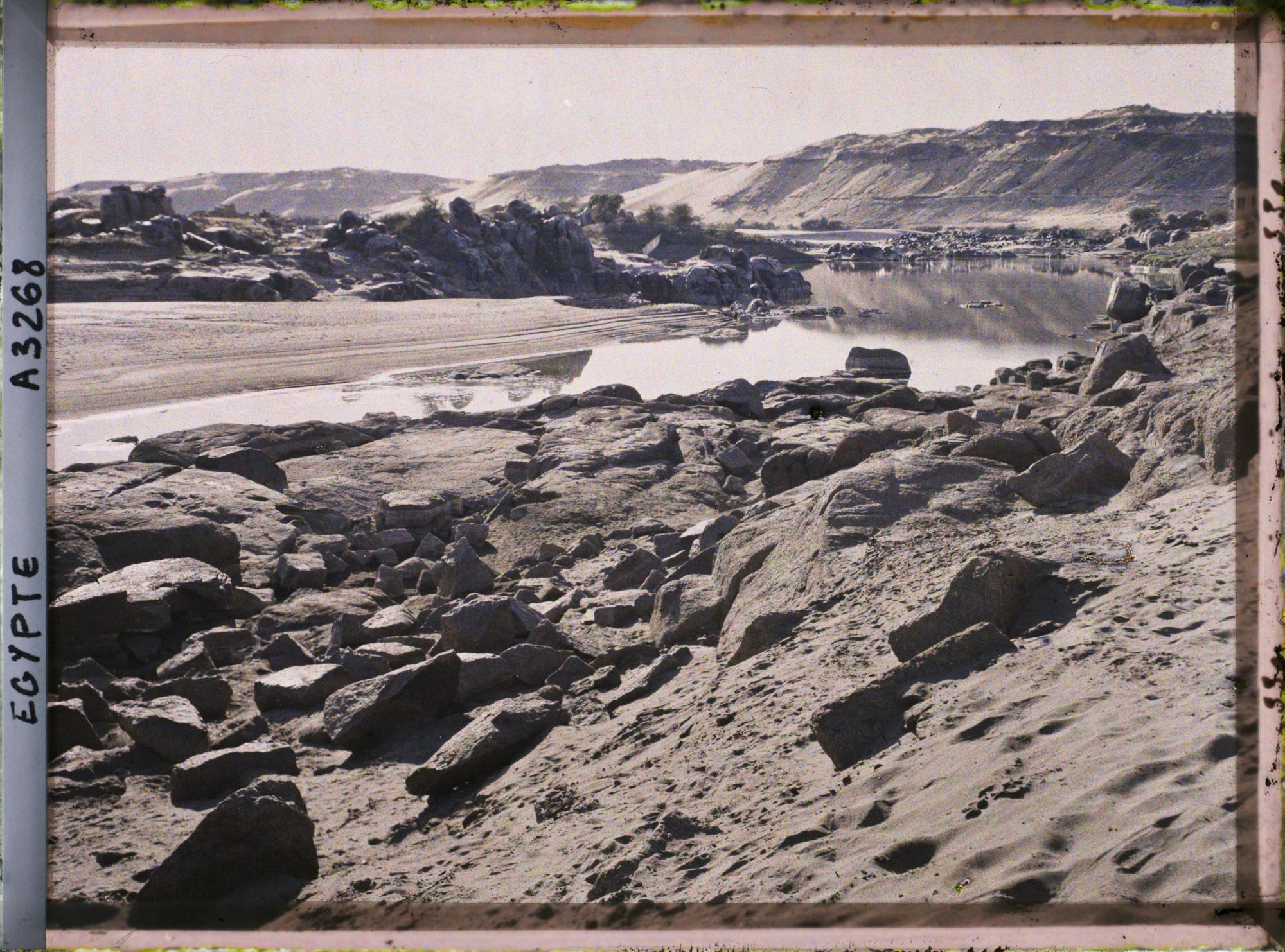 Image représentant Bords du Nil sur l'île Eléphantine