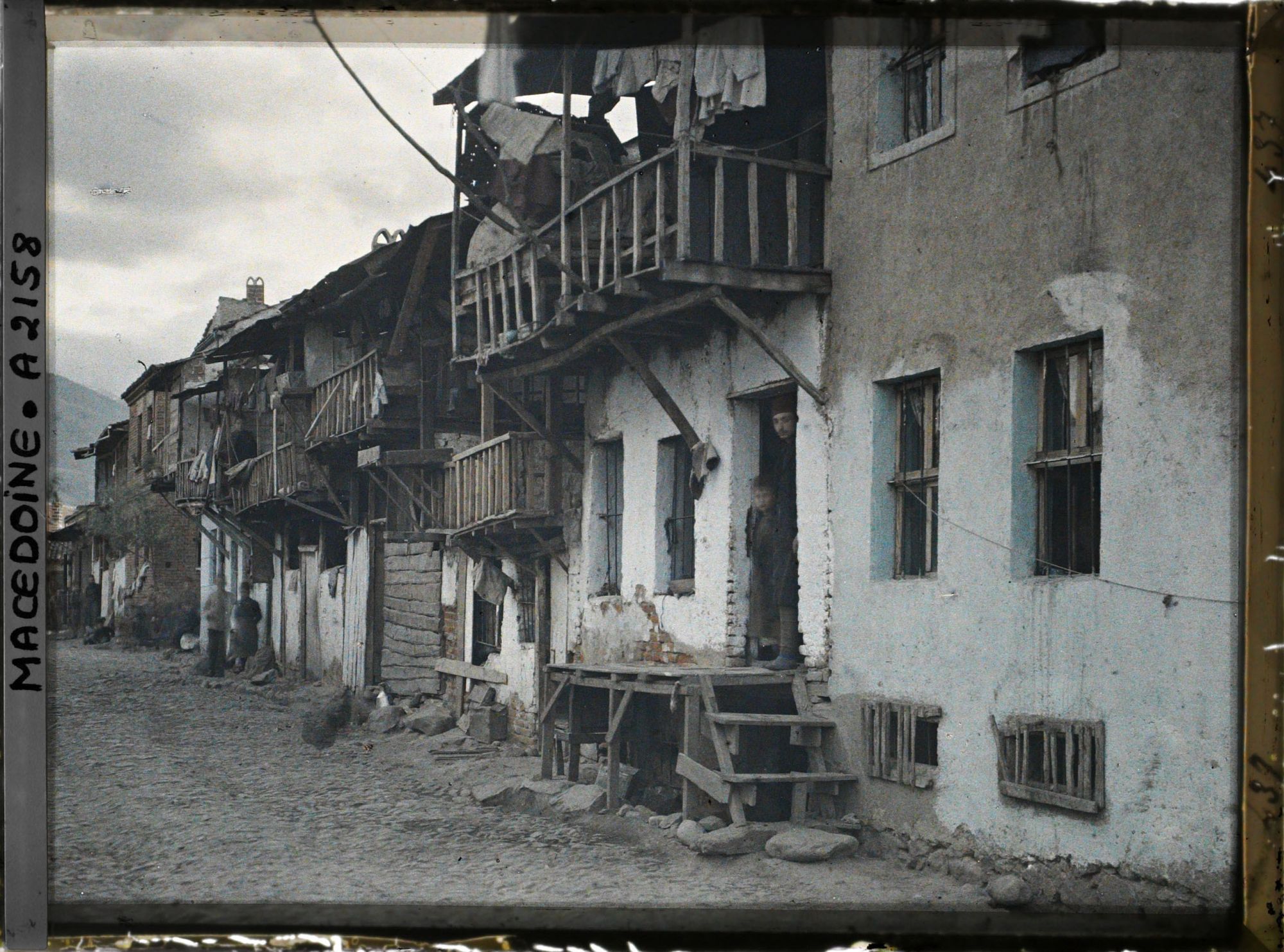 Image représentant Une rue à balcons dans le quartier juif