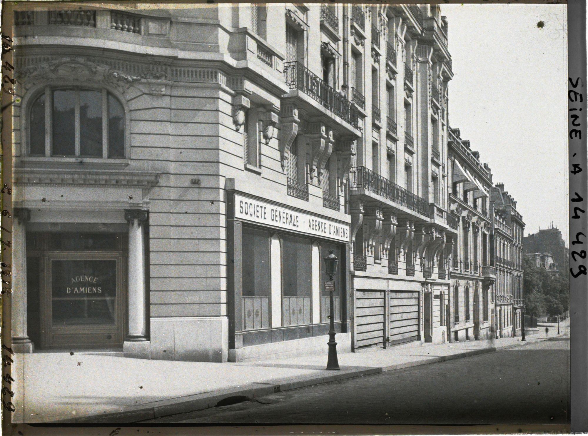 Image représentant Agence d'Amiens de la Société Générale à l'angle des rues Pierre-1er-de-Serbie et Marceau, actuelle place de Beyrouth