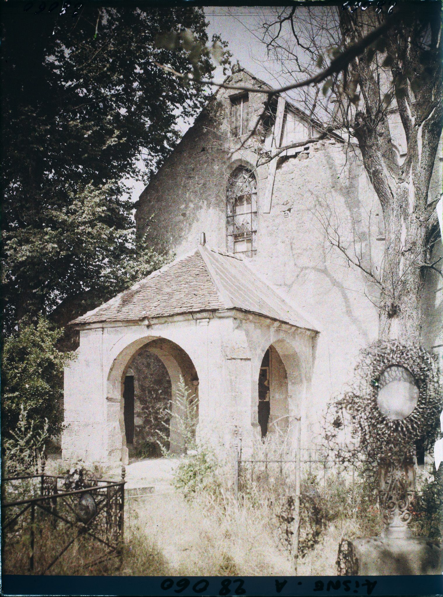 Image représentant France, Beaurieux, Entrée de l'Eglise XIIIe S.