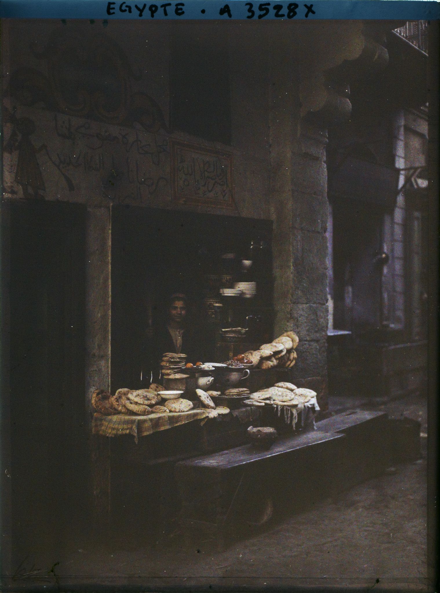 Image représentant Vendeur de pain traditionnel dans les rues de la ville