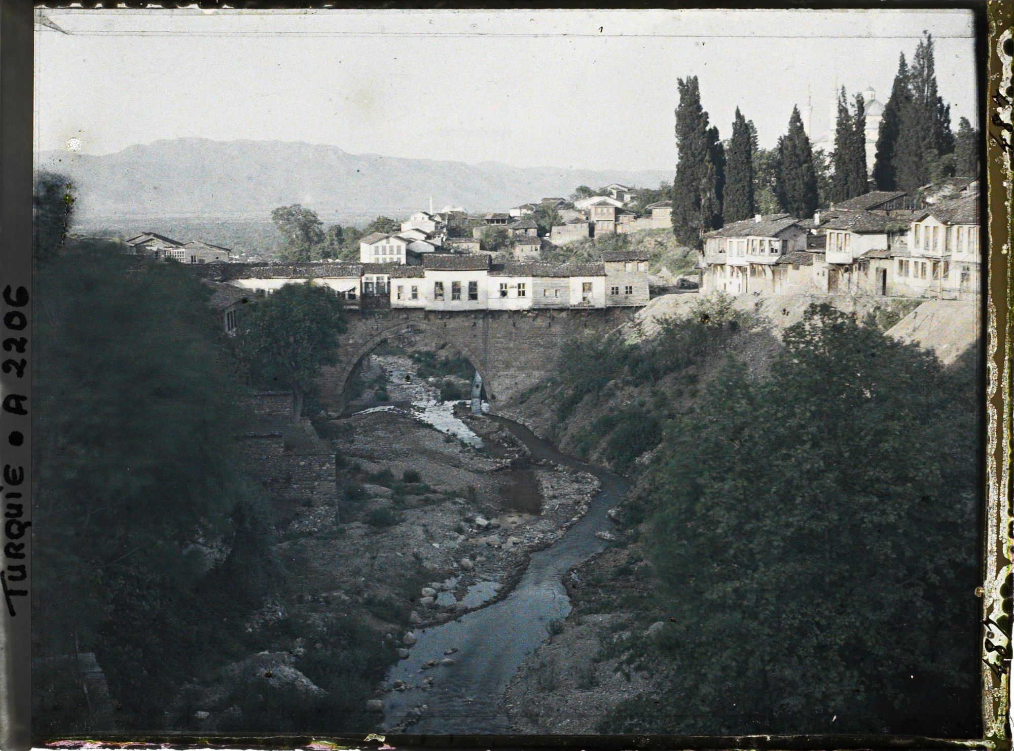 Image représentant Le pont d'Irgandi ("vieux Pont") construit en 1442 sur le fleuve Gökdere