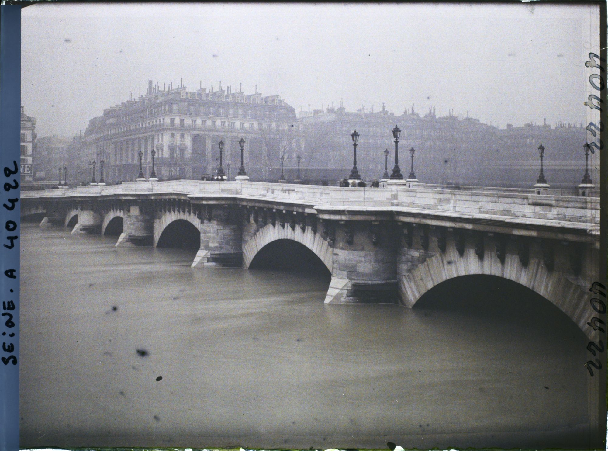 Image représentant La crue de la Seine au Pont-Neuf