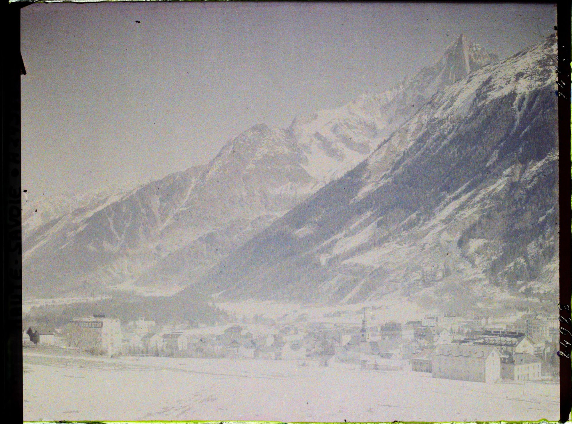 Image représentant France, Chamonix, Les Alpes -Vallée de Chamonix  Le Centre du Village de Chamonix, l'aiguille verte et l'aige du Dru