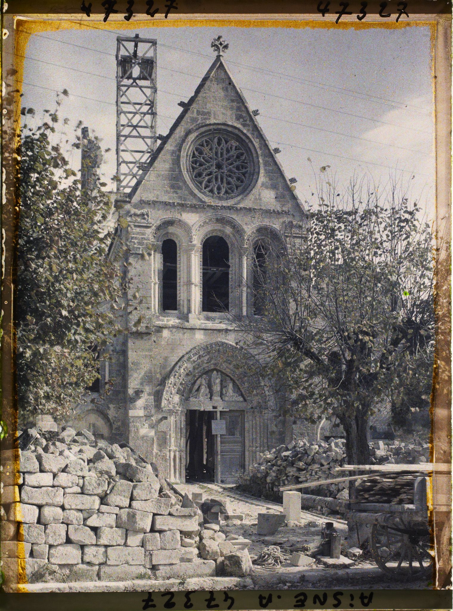 Image représentant France, Vailly, Façade de l'Eglise restaurée