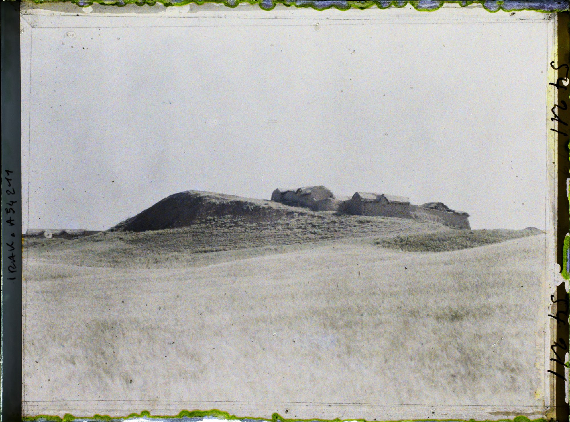 Image représentant Le village actuel construit sur un tell