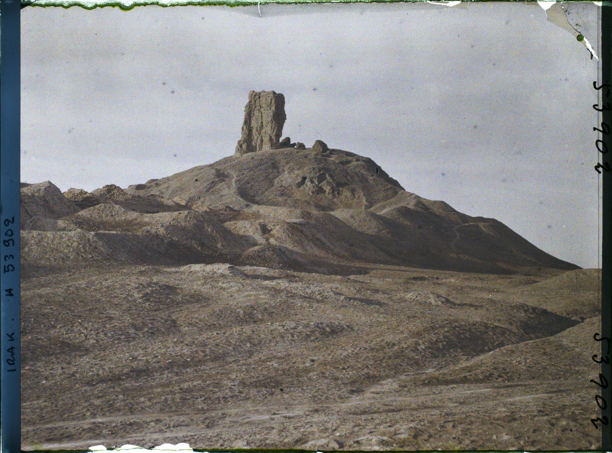 Image représentant Le Bit-Zida : vestiges de la Ziggourat (tour à étages) du grand temple de Nabû