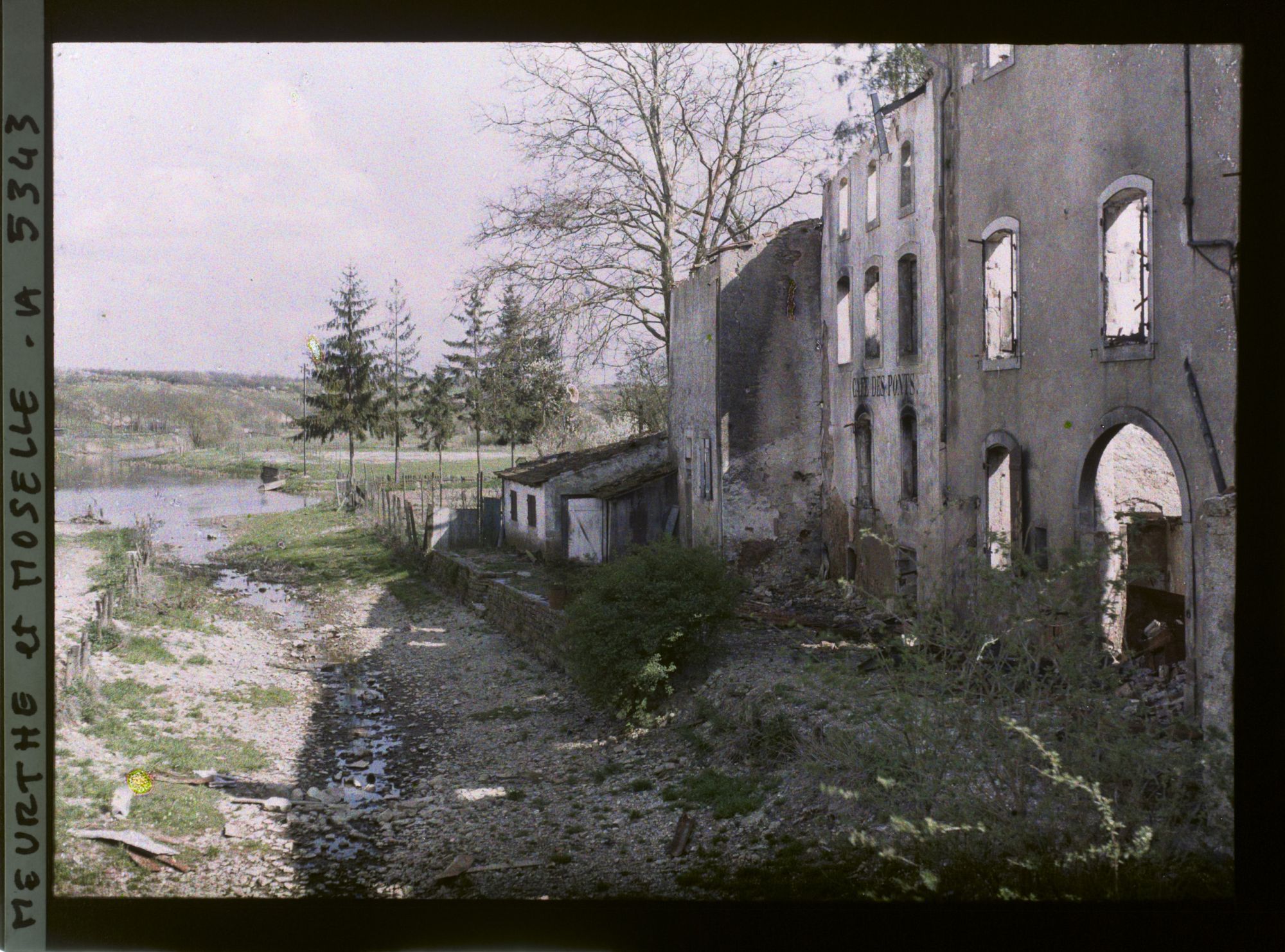 Image représentant France, Gerbéviller, Les maisons du bord du ruisseau