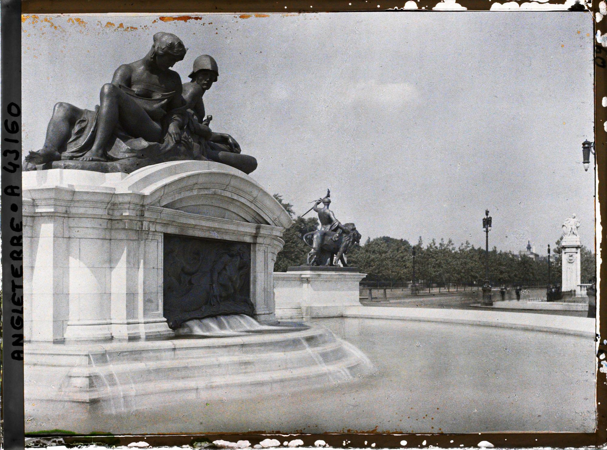 Image représentant La fontaine du monument de Victoria