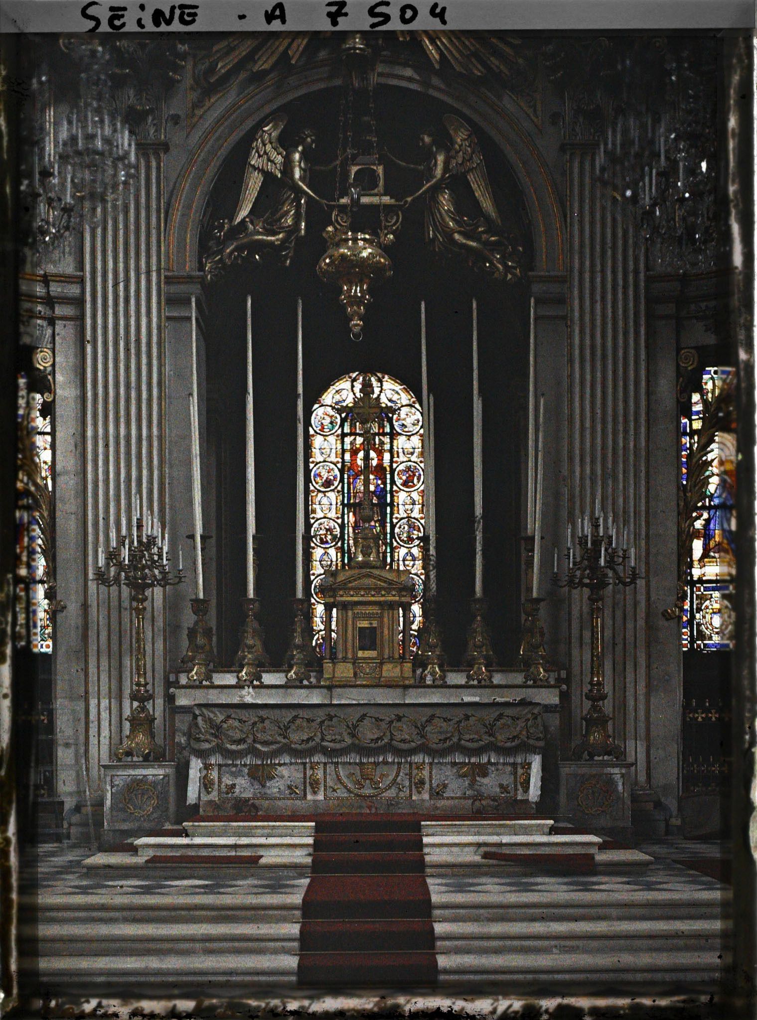 Image représentant Le maître-autel de l'église St-Louis-en-l'Île