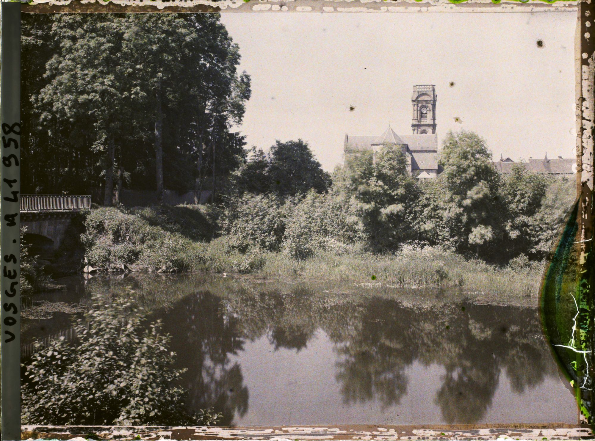 Image représentant France, Etival, Une vue vers l'Eglise