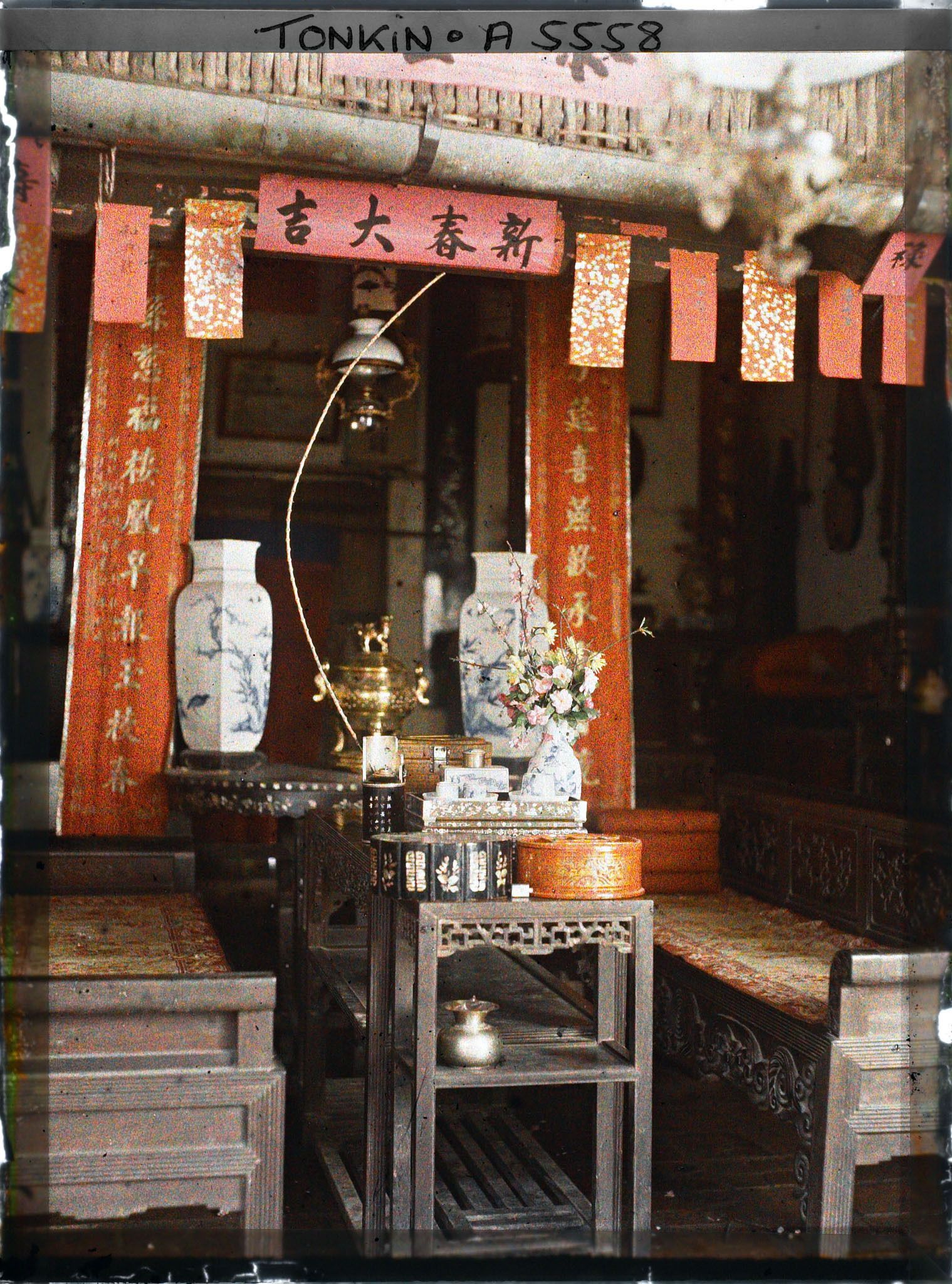 Image représentant L'intérieur d'une maison aisée au moment de la fête du Têt