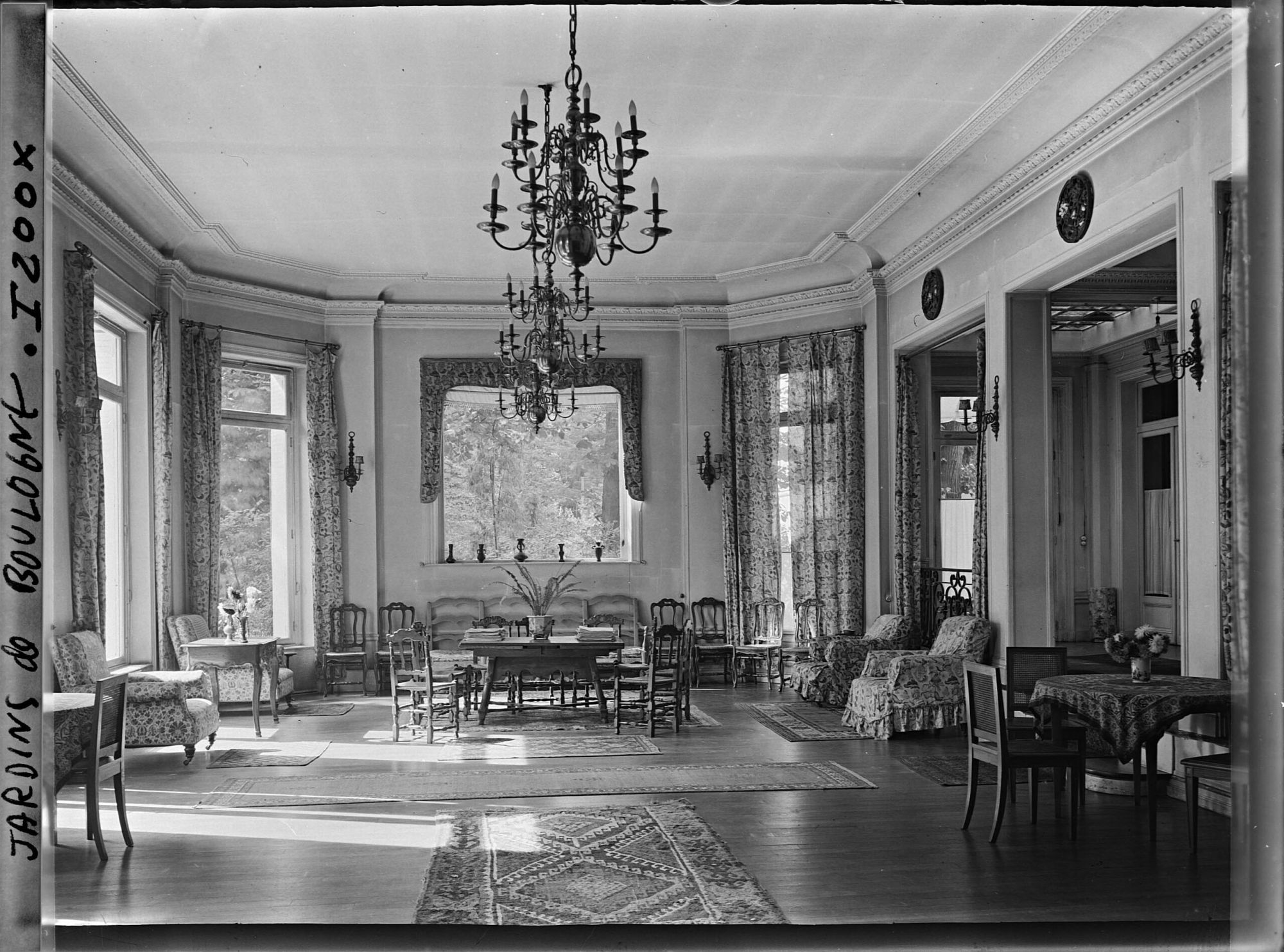 Image représentant Intérieur du salon du cercle Autour du Monde