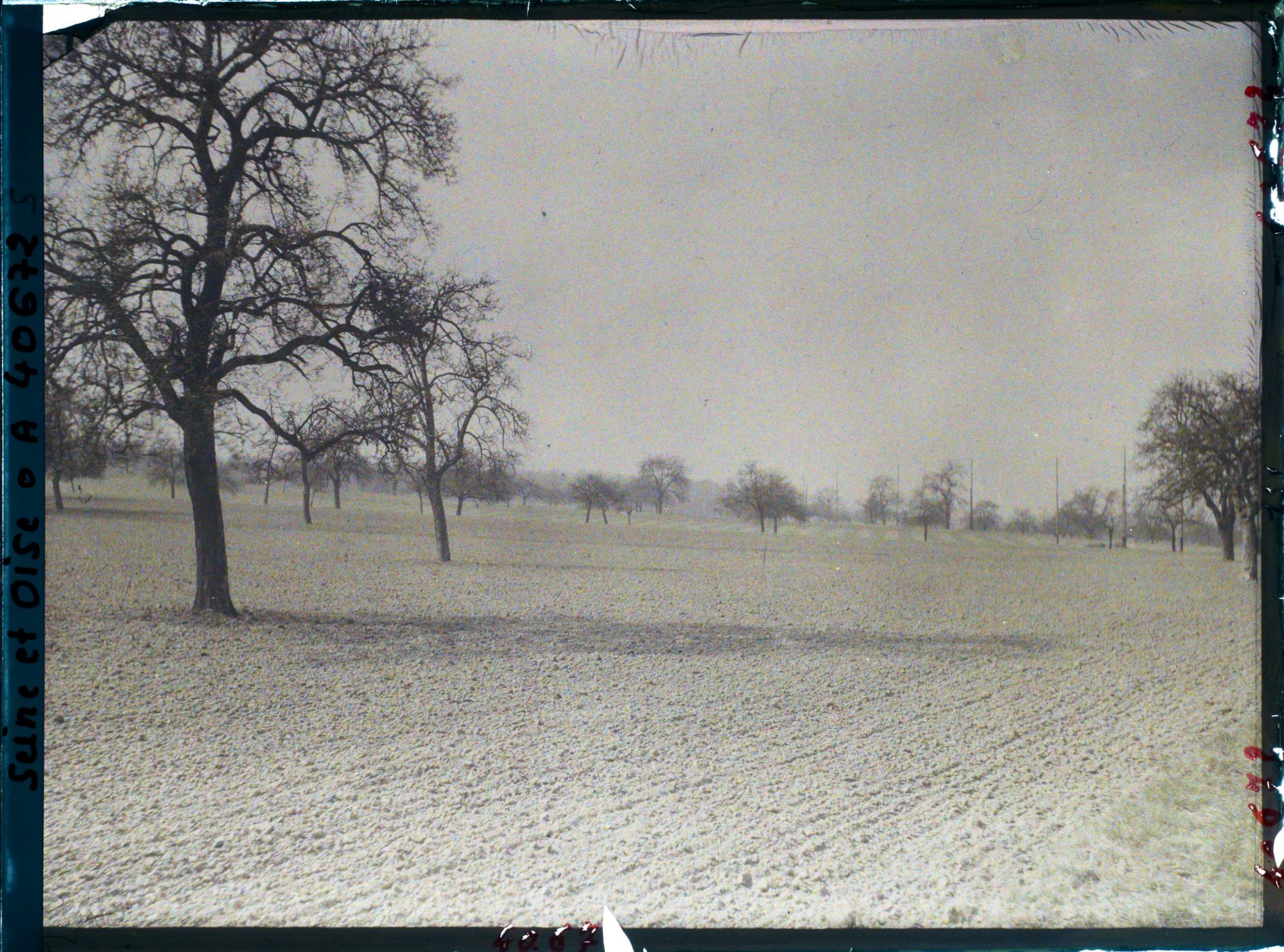 Image représentant France, Les Clayes, Champs venant d' être ensemencé