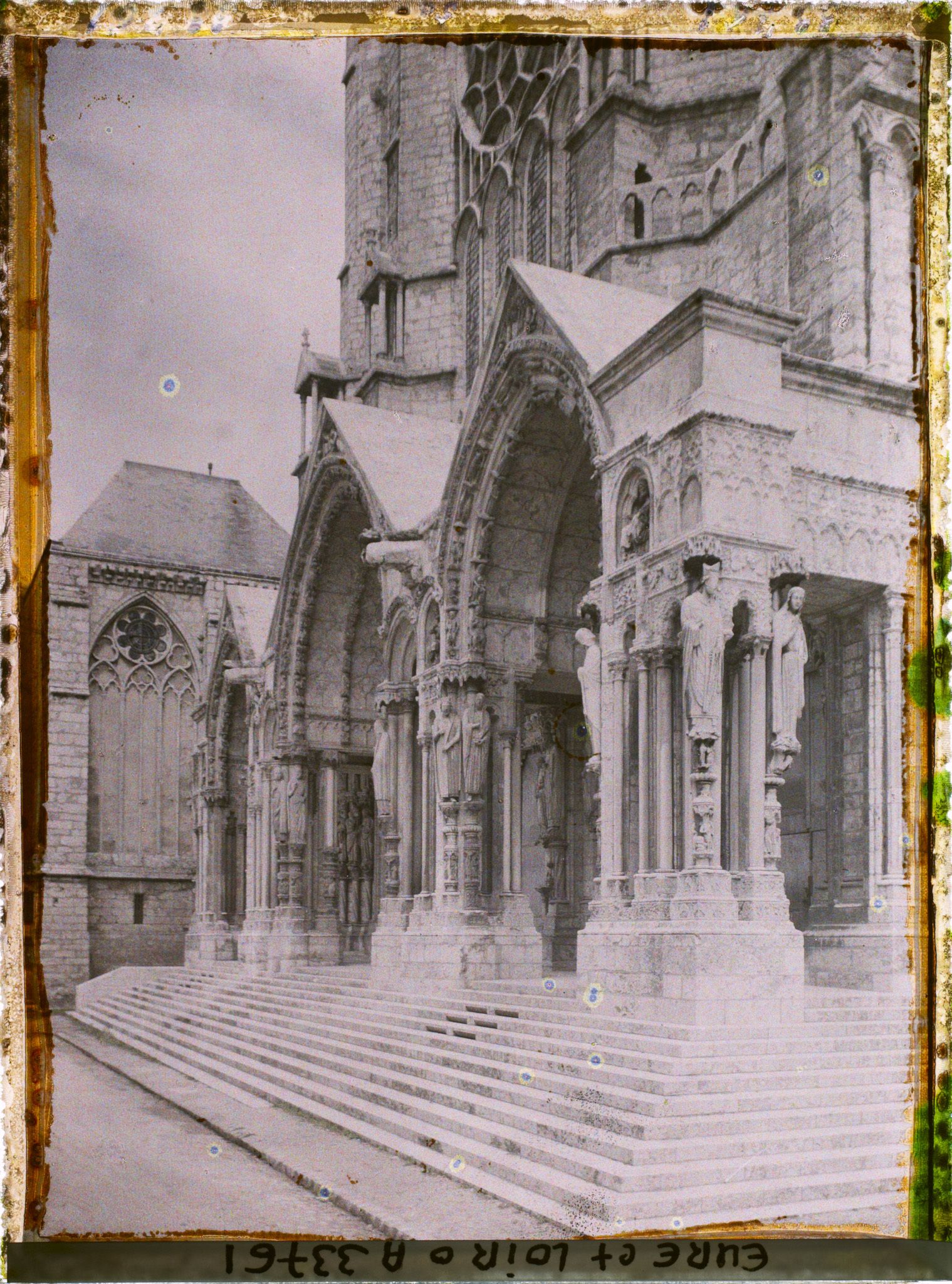 Image représentant Vue du portail nord de la cathédrale Notre-Dame