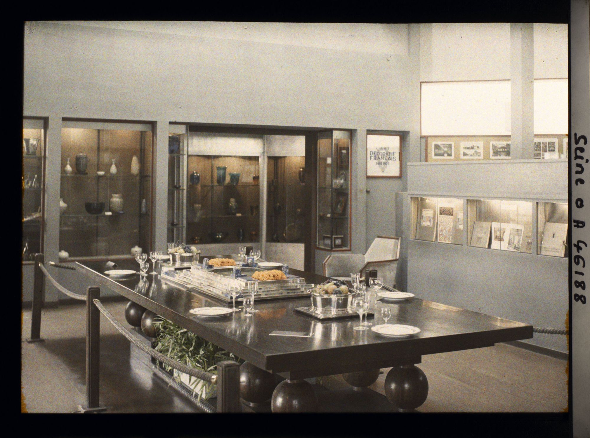 Image représentant L'Exposition des arts décoratifs, Pavillon de la Revue Art et Décoration et du groupe des Artisans français contemporains, sur l'esplanade des Invalides, Salle à manger