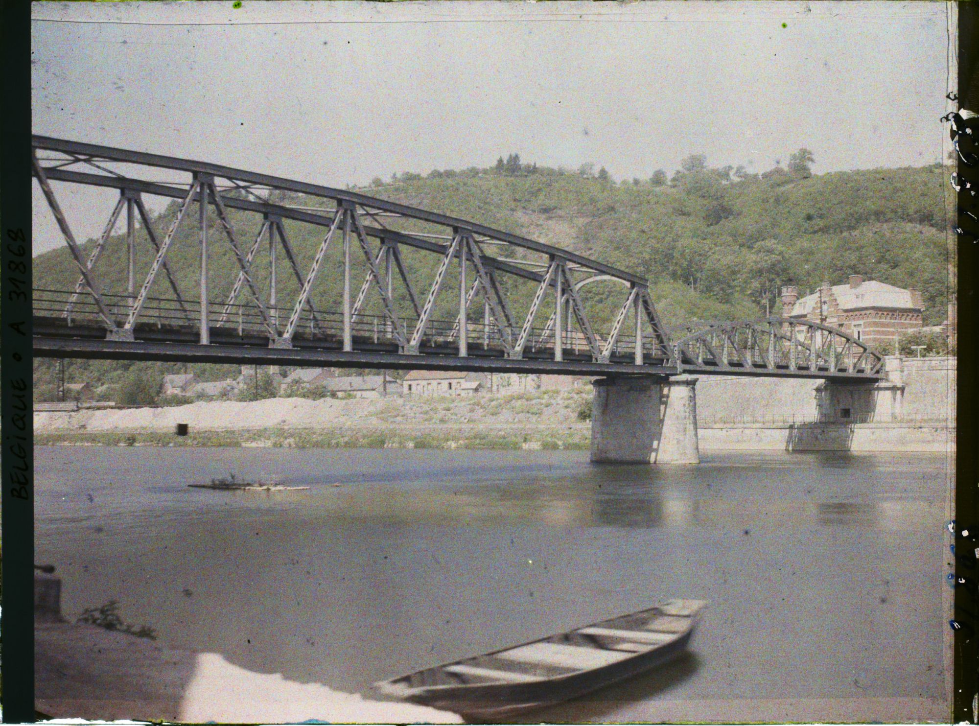 Image représentant Belgique, Hastière, Le Pont rétabli sur la Meuse