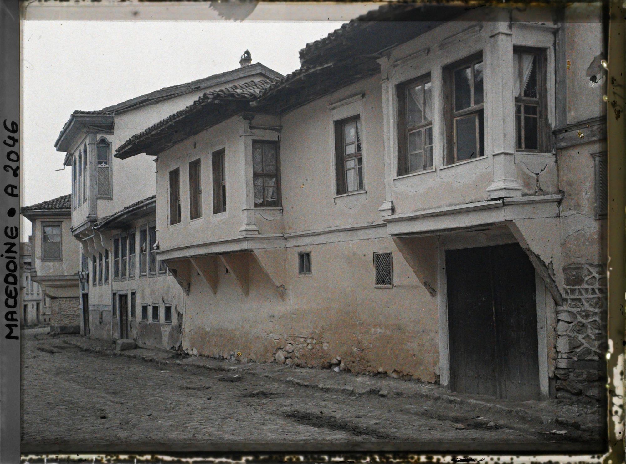 Image représentant Une rue du quartier turc: maison bleue