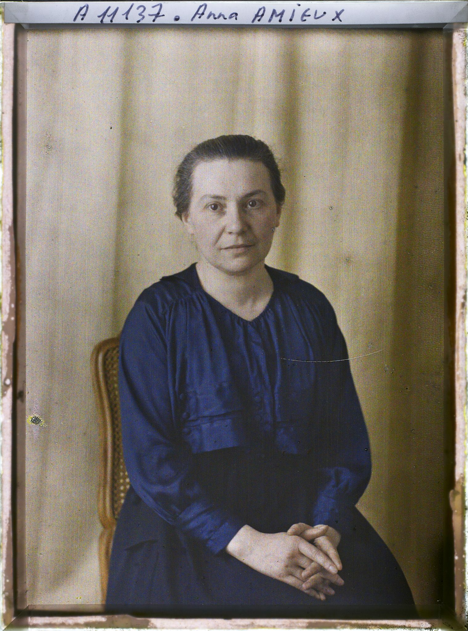 Image représentant Mademoiselle  https://musee-albert-kahn.s-museum.fr/home/NWQ2OTAwYzNmYjZlZTk1ZWQwODJmMjY4L2dlbmVyaWMtbm90aWNlLXRhYi9hdXRob3JpdHkvNjE3YTc5ZjVjZjhiODk2OGIzMzM3ZDIx/5d6900c3fb6ee95ed082f268/generic-notice-tab/authority/617a79eacf8b8968b3336577 Anna Amieux