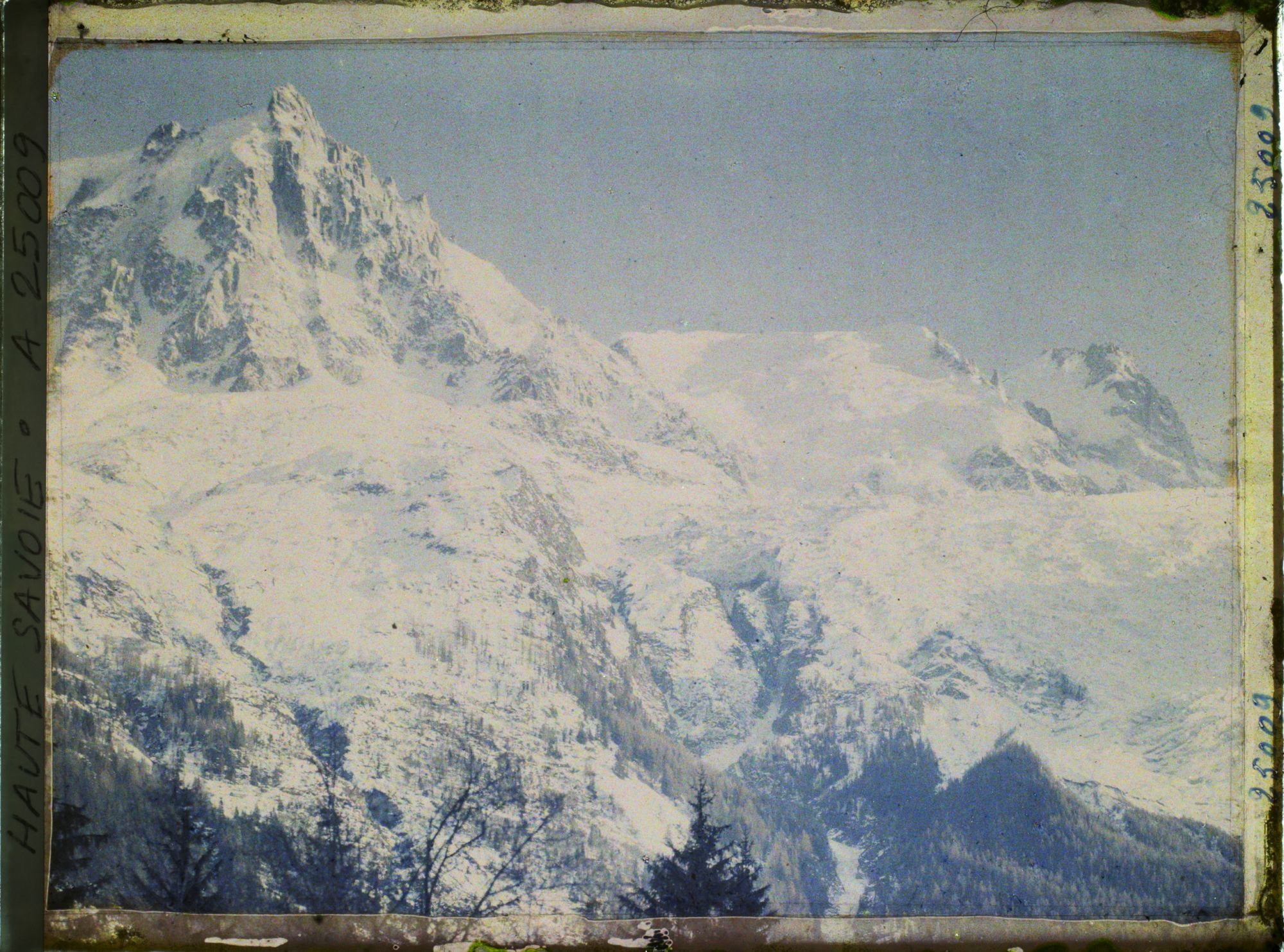 Image représentant France, Les Alpes -Vallée de Chamonix Soleil couchant s/ l'aige du Midi et le Glacier des Bossons