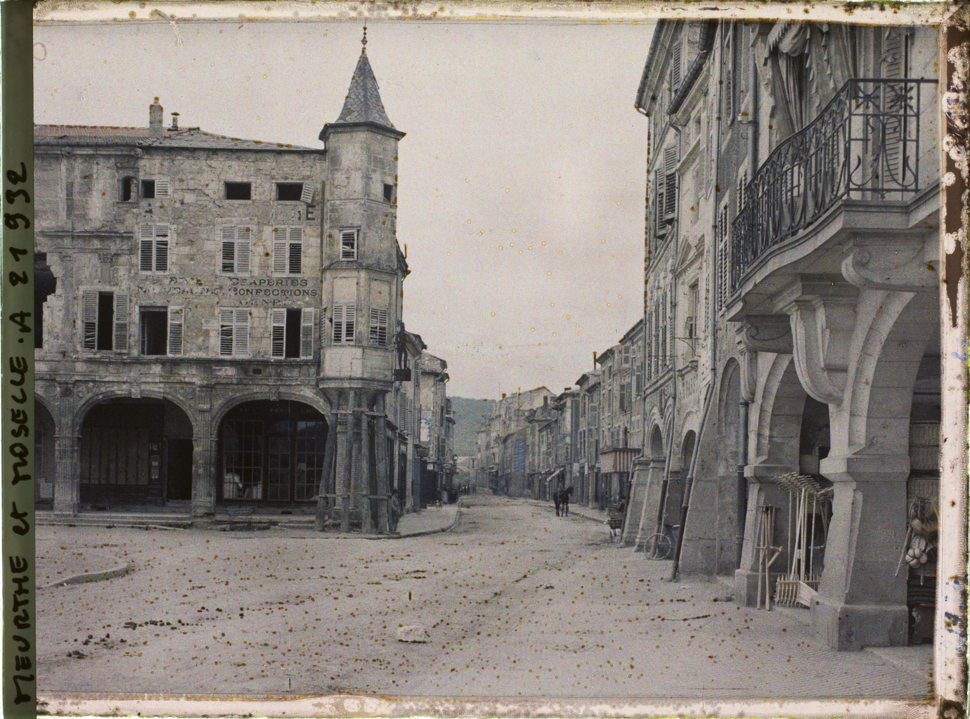 Image représentant France, Pont à Mousson, Rue Victor Hugo et Place Duroc