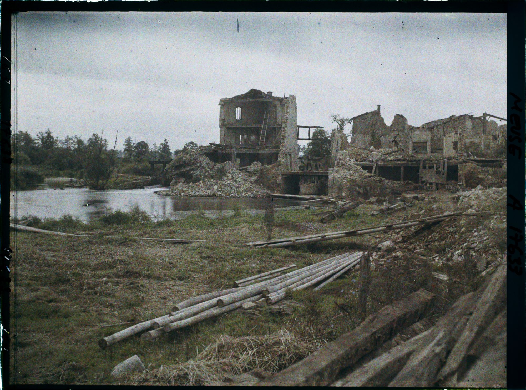 Image représentant France, Charny, Les bords de la Meuse