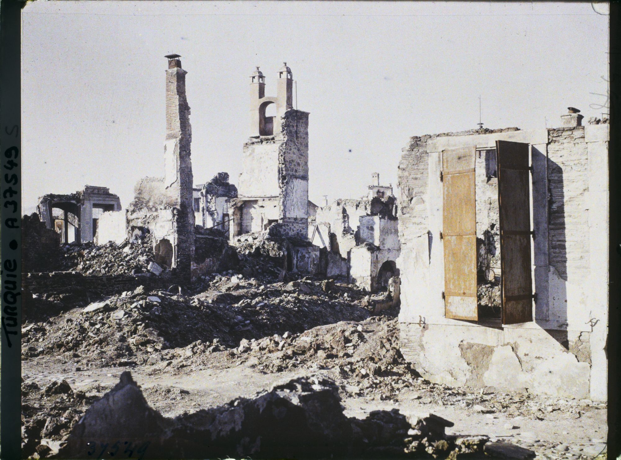 Image représentant Turquie, Smyrne, Quartier Arménien, Coin de ruines