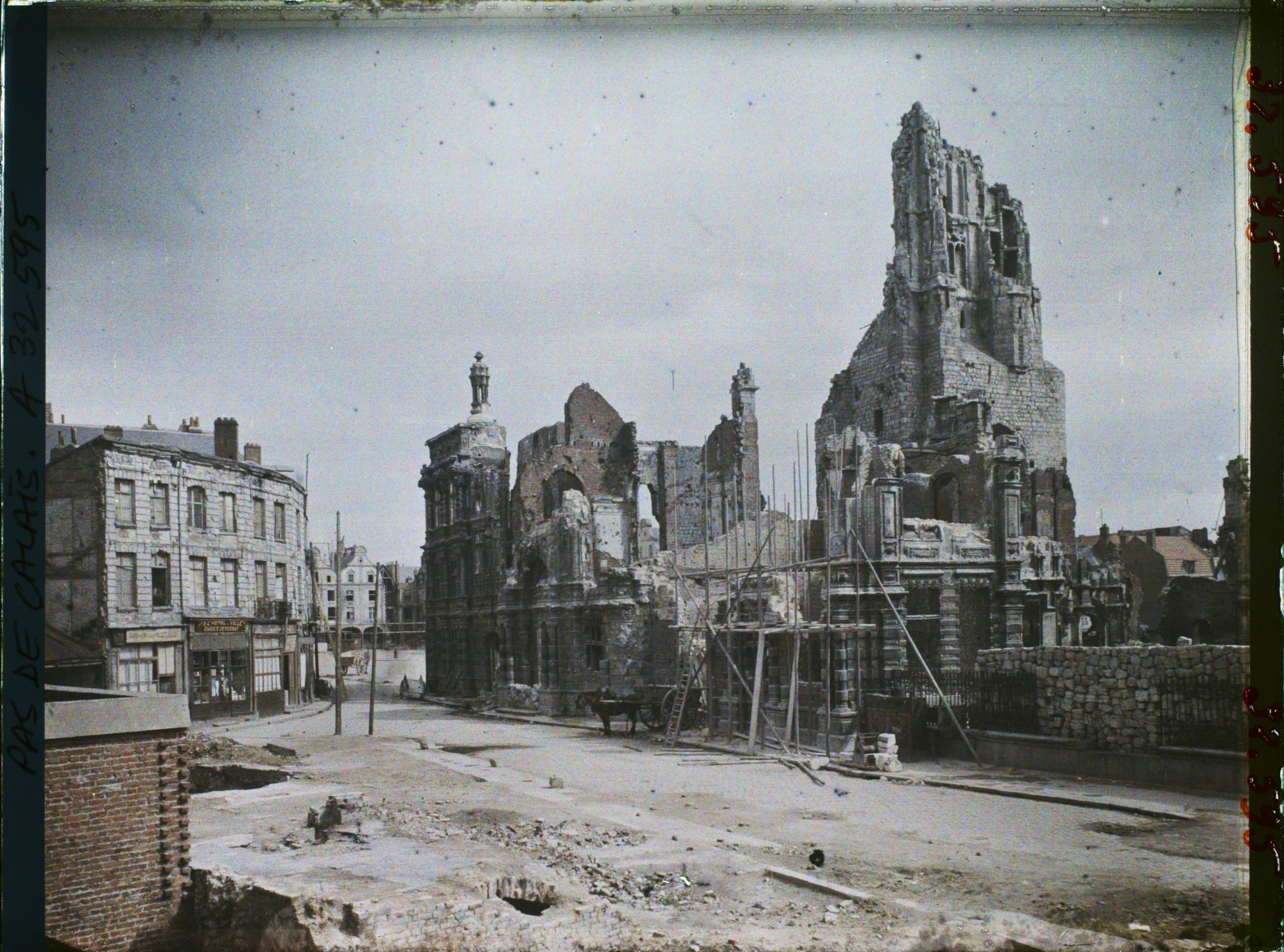 Image représentant France, Arras, Hôtel de Ville et la rue aux Ours