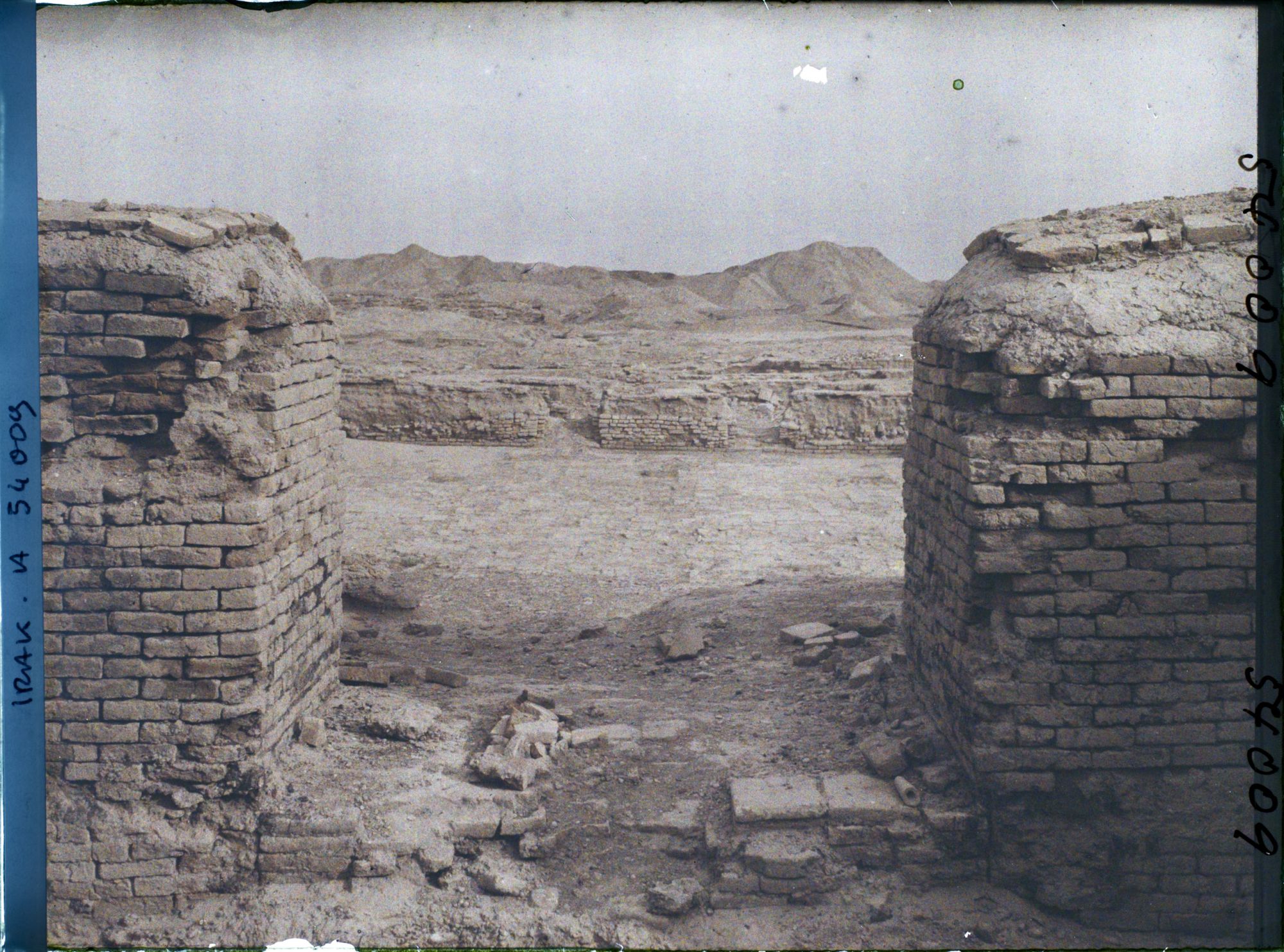 Image représentant La cour dallée du temple E-Dublal-Mah