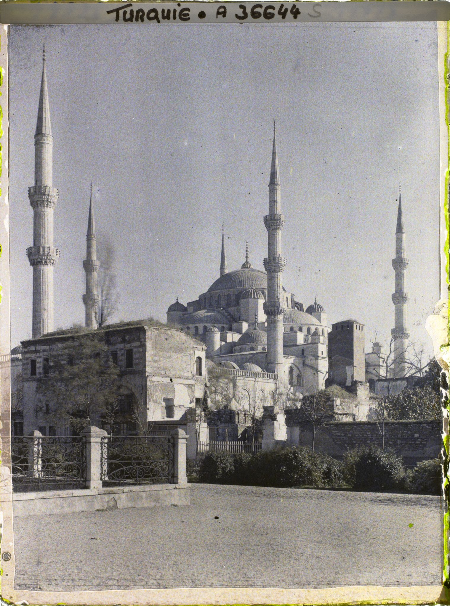 Image représentant Sultan Ahmet Camii ("mosquée du Sultan Ahmet") ou "mosquée Bleue"