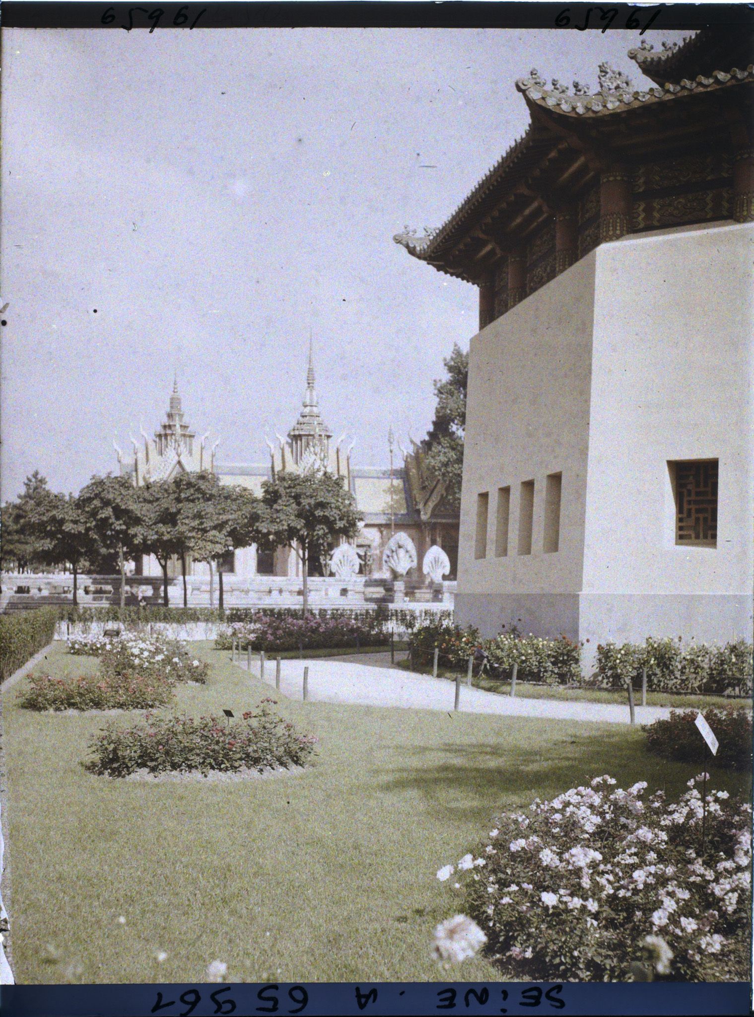 Image représentant L'Exposition Coloniale Internationale de 1931, le diorama et le pavillon du Cambodge, section de l'Indochine