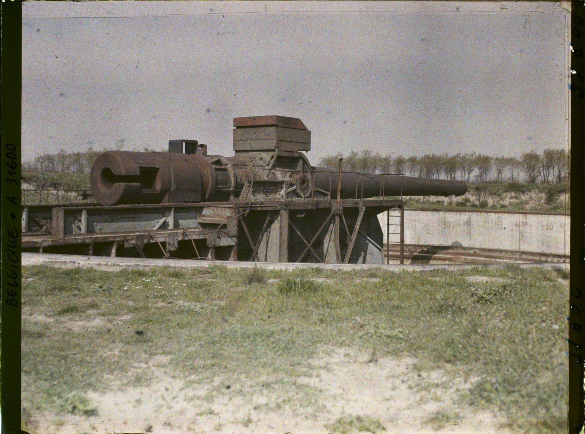 Image représentant Belgique, Ostende, Batterie Deutschland, Ensemble de la 2e pièce de droite, poids du fût 77556 Kos