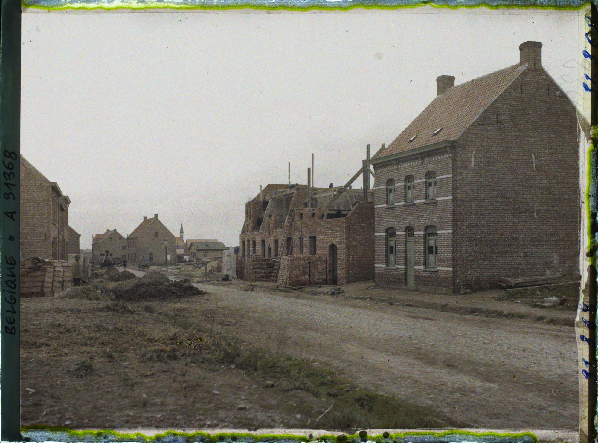Image représentant Belgique, Zonnebeke, Une nouvelle rue