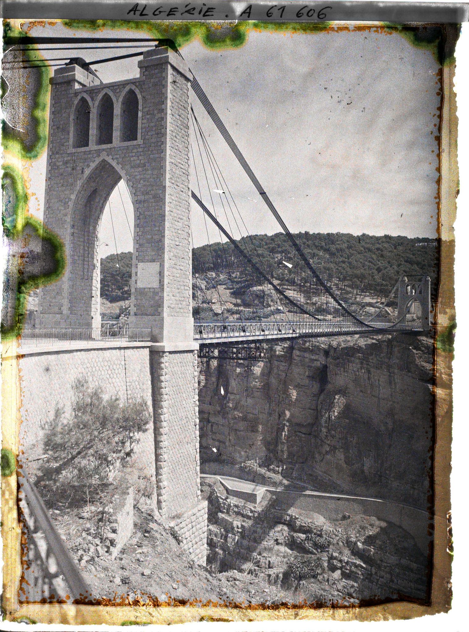 Image représentant Le pont Sidi M'Cid et les gorges du Rhummei