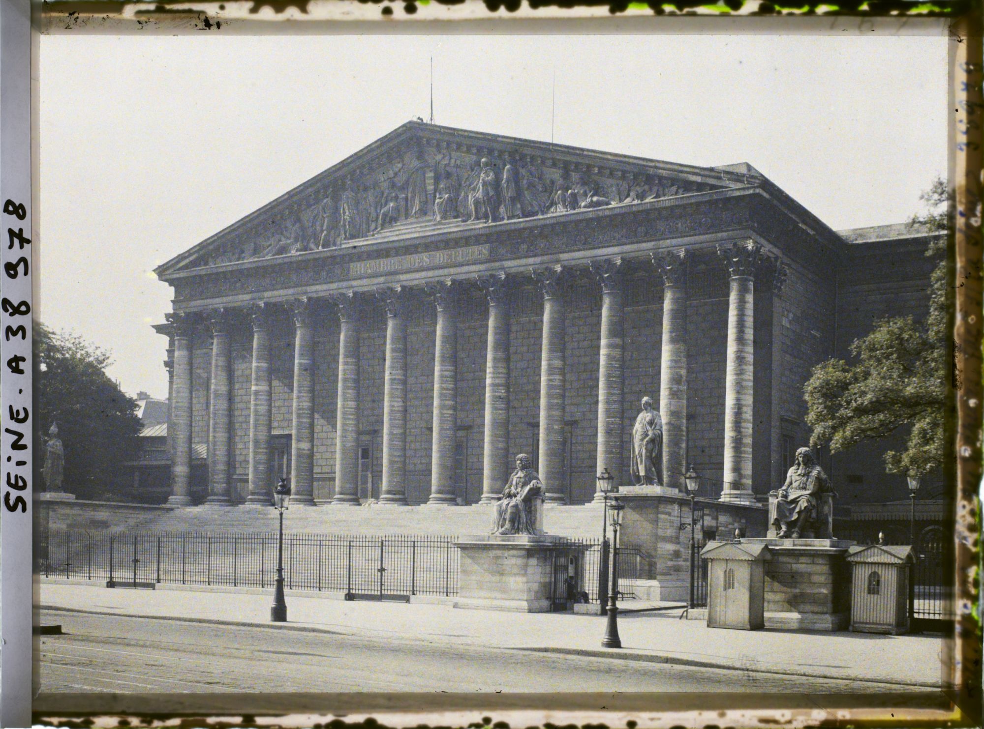 Image représentant Le Palais Bourbon ou Chambre des Députés, actuelle Assemblée nationale