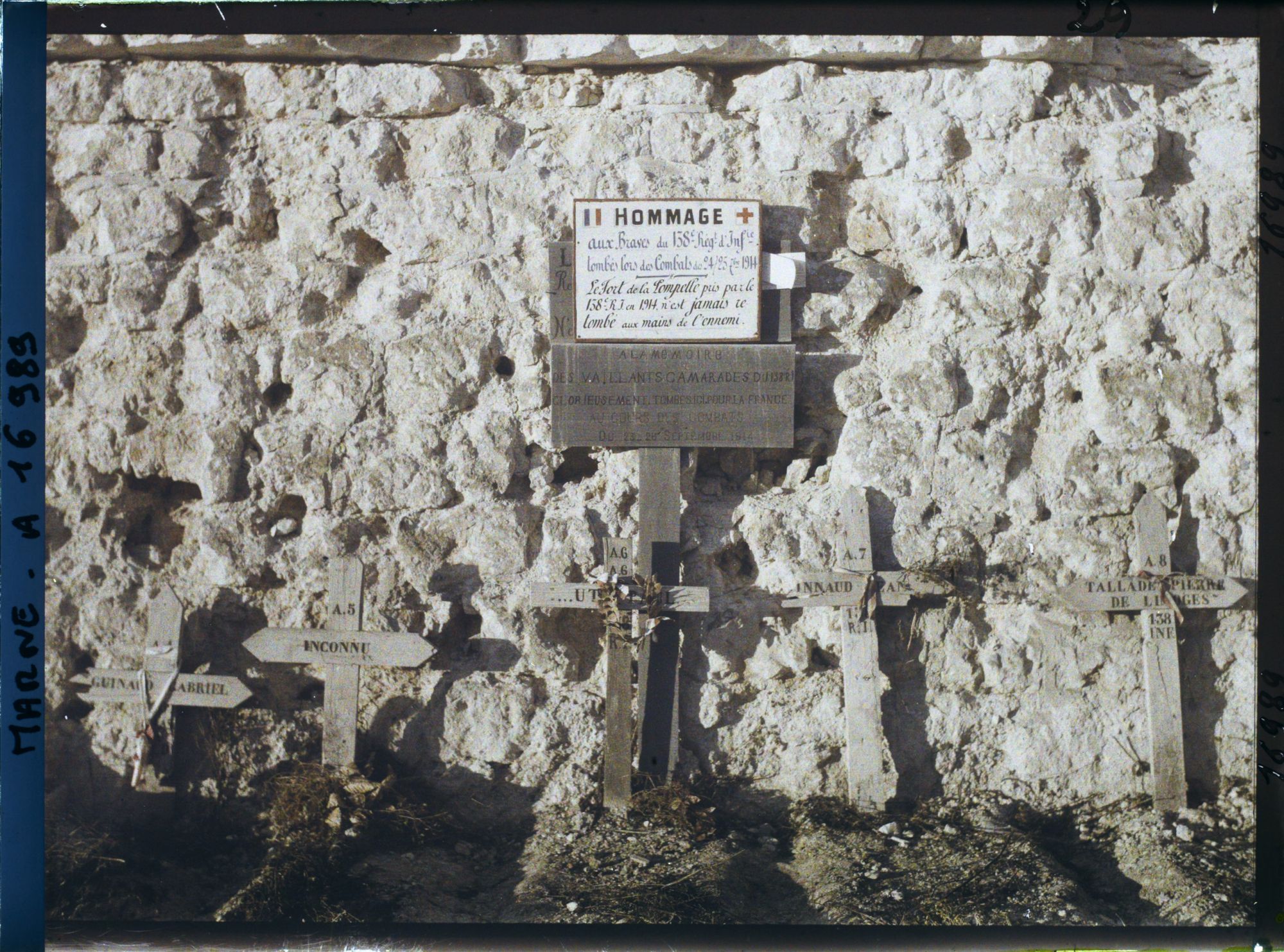 Image représentant France,  Au fort de la Pompelle : Tombes de 5 Soldats tombés au 1914