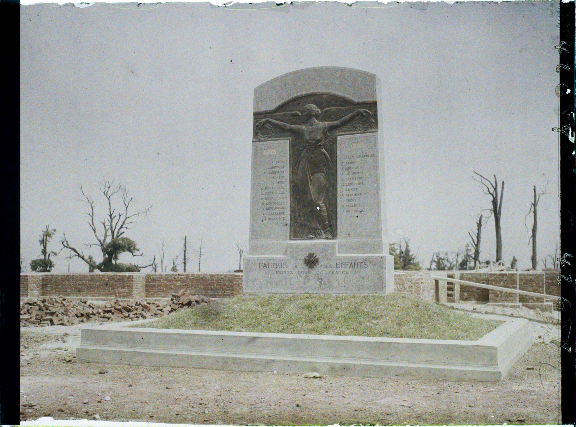 Image représentant France, Farbus, Monumt aux morts