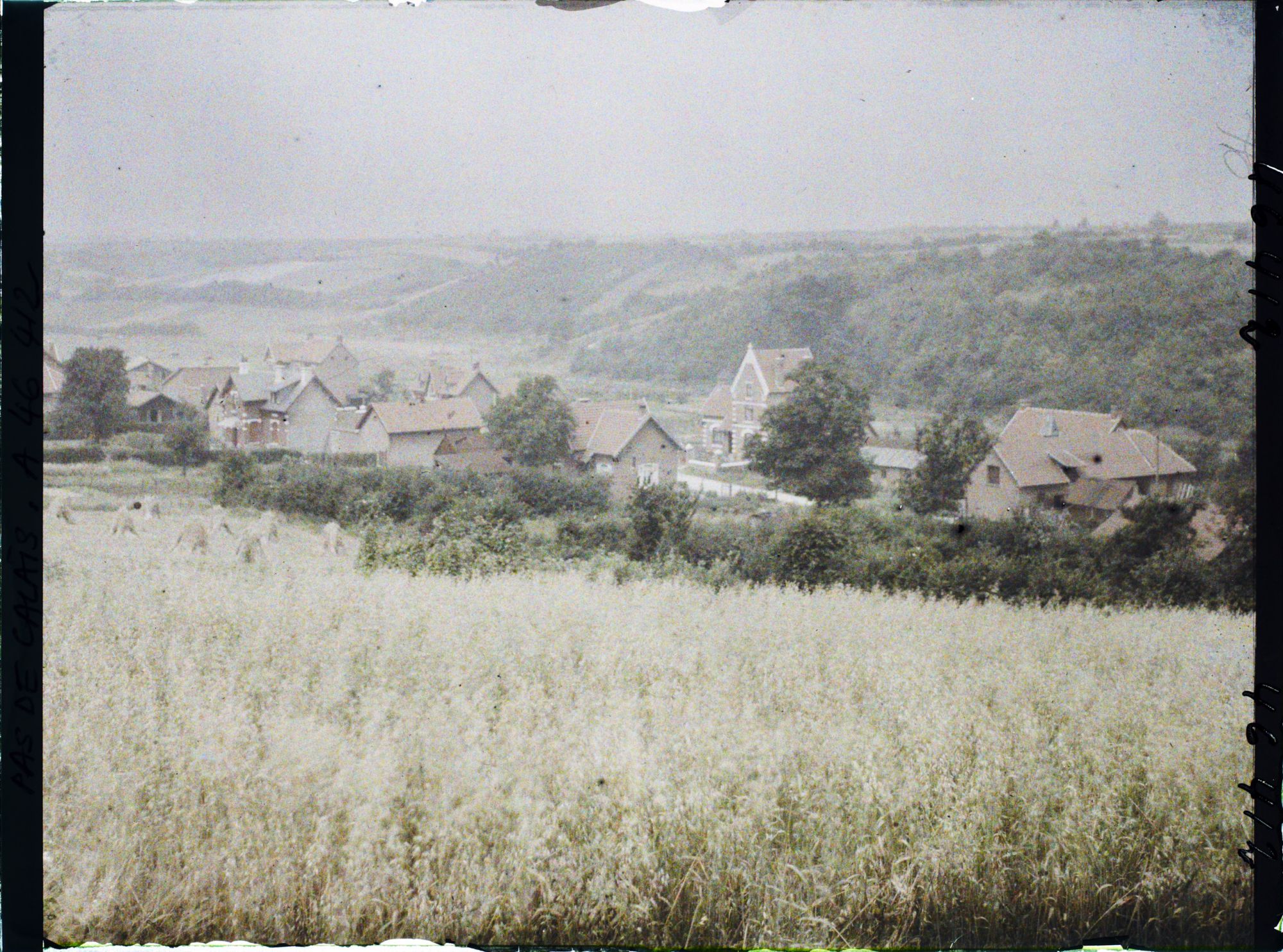 Image représentant France, Carency, Panorama du Village dans la brume