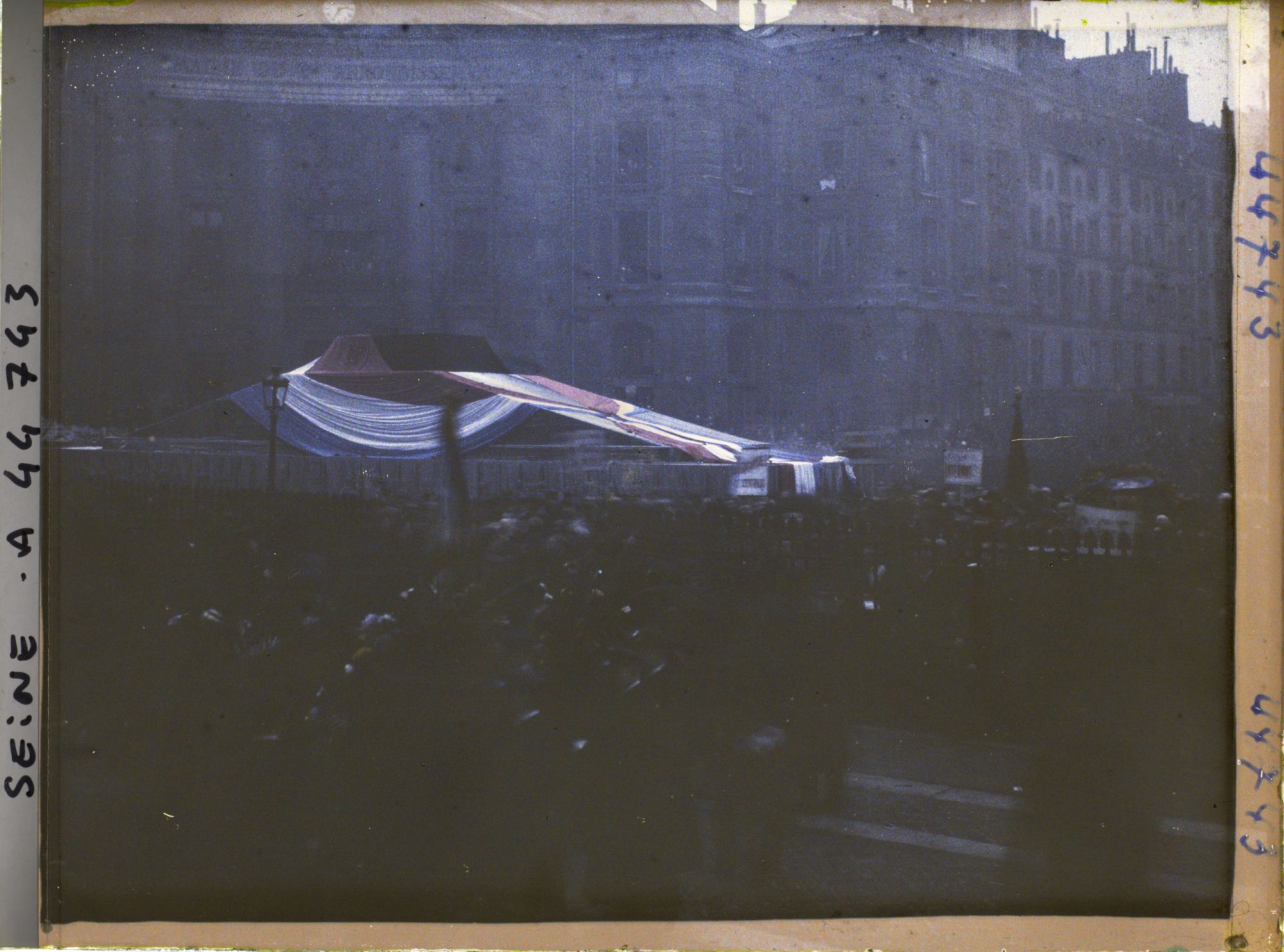 Image représentant L'arrivée des cendres de Jaurès place du Panthéon