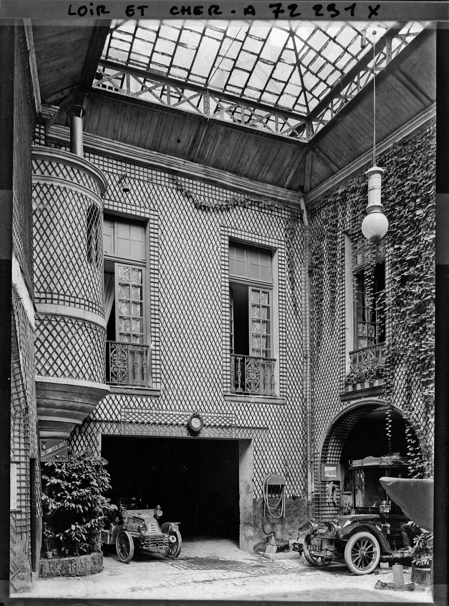 Image représentant Voitures stationnant en intérieur