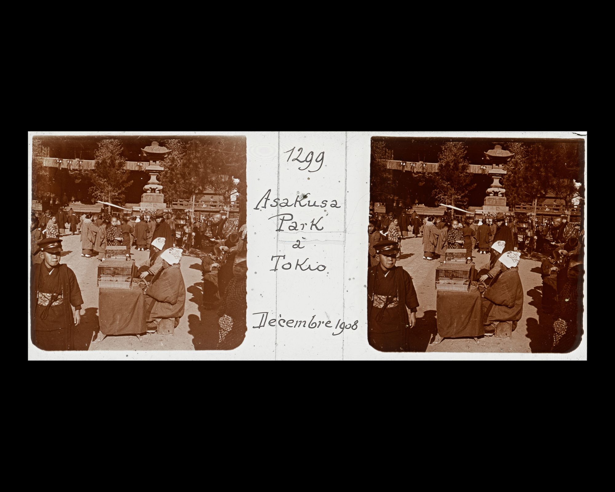 Image représentant Foule près du temple Asakusa, à Asakusa Park