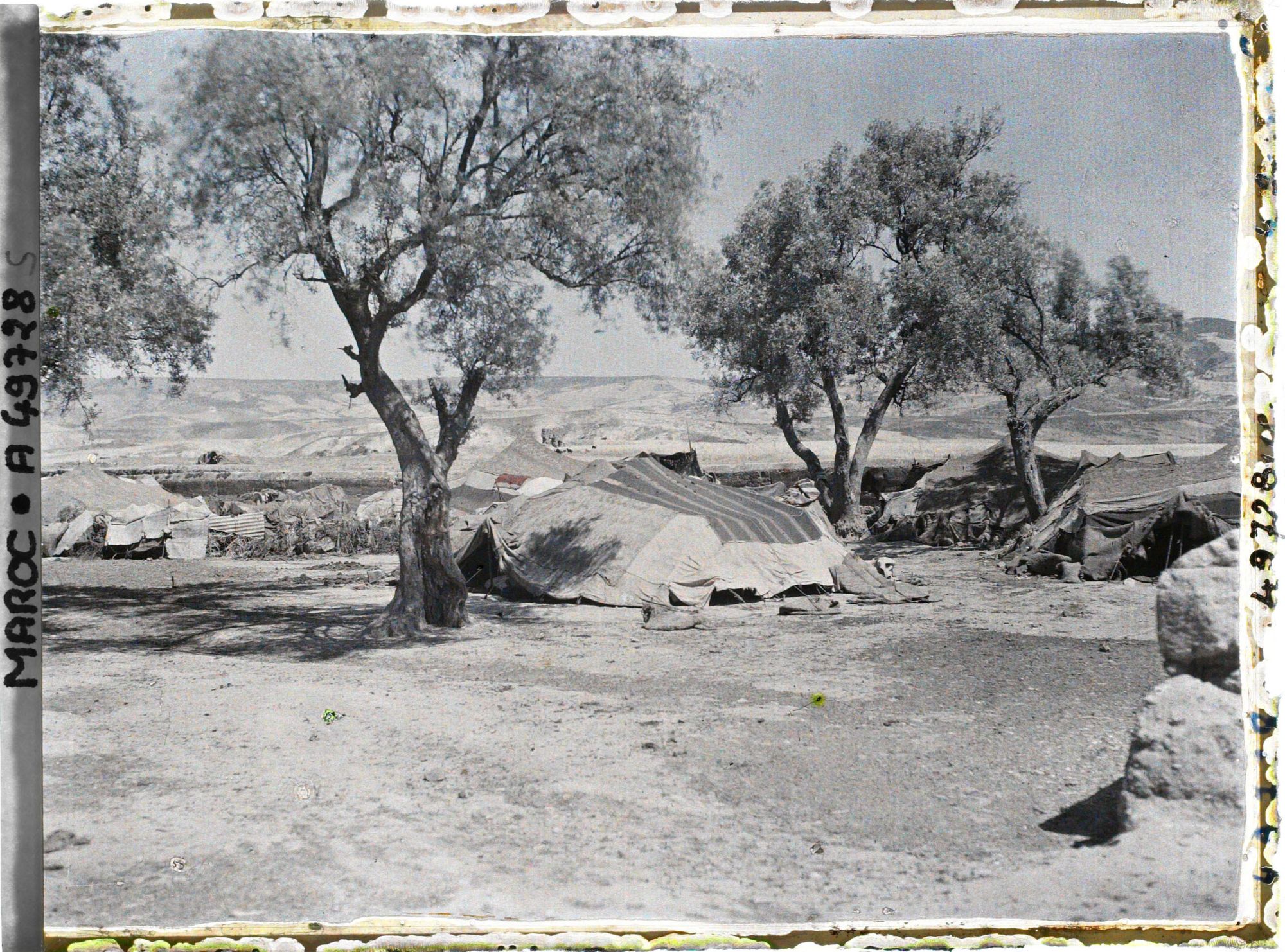 Image représentant Campement d'une tribu près des remparts